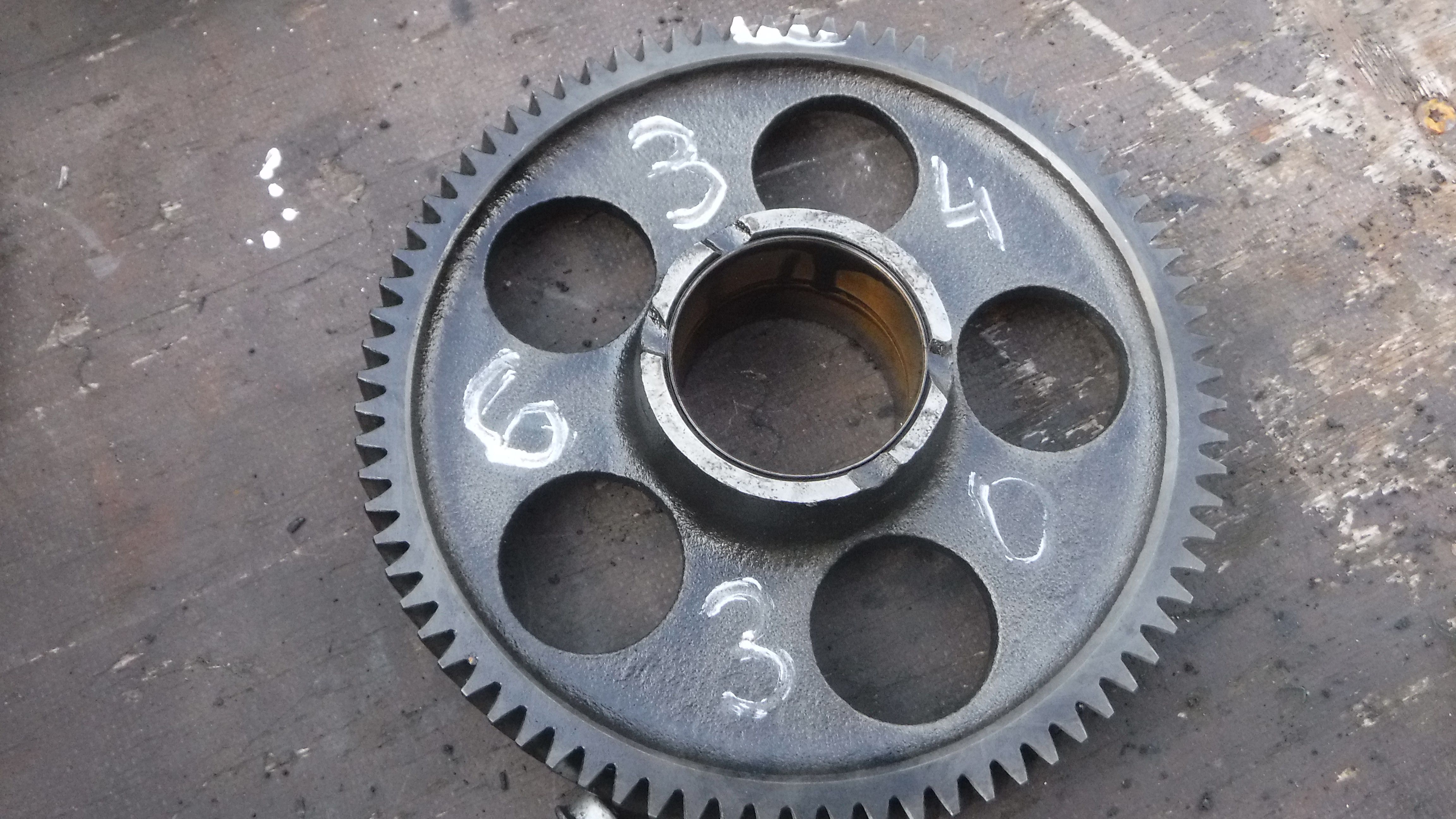 Шестерня промежуточная курсор 8 IVECO 500305485